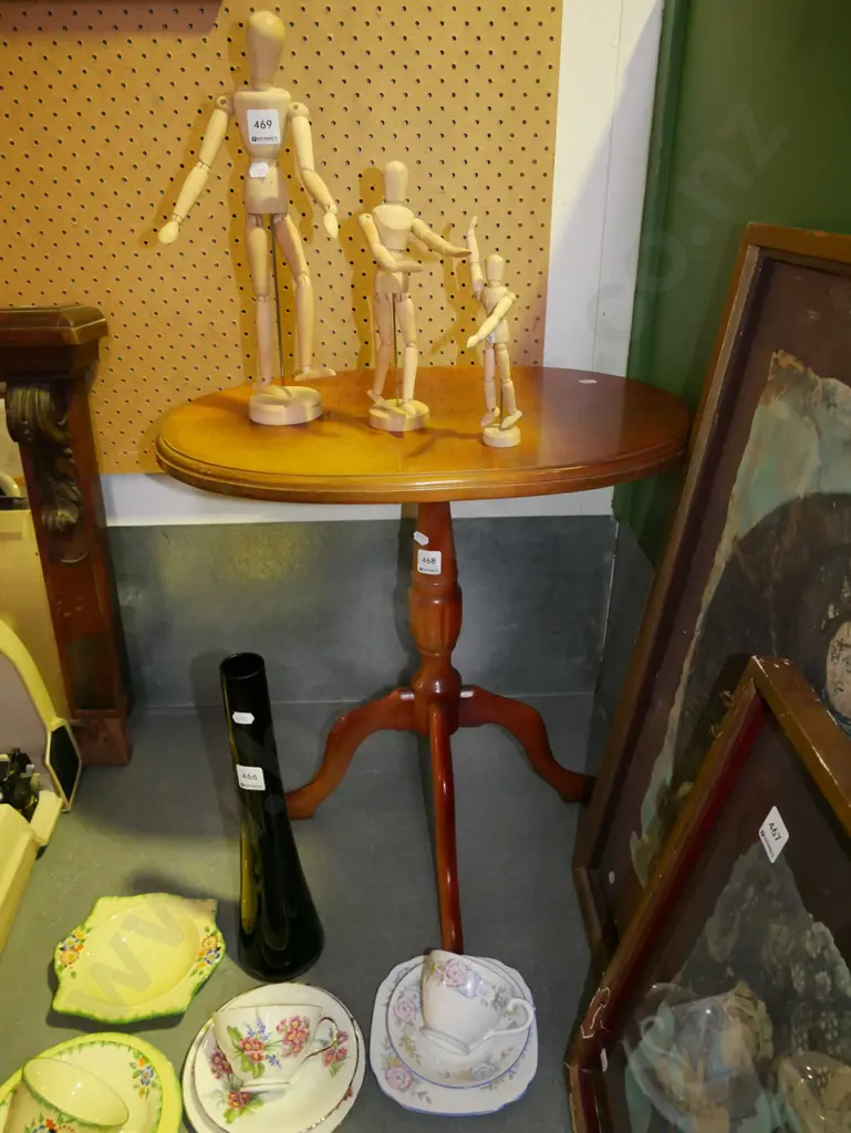 mahogany wine table Image 1++