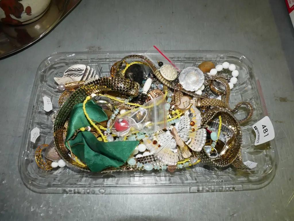 tray of costume jewellery Image 1++