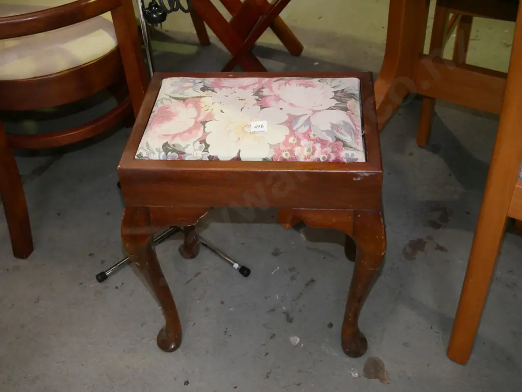 cab leg stool Image 1++