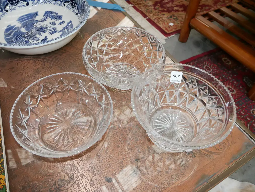 3x cut crystal bowls Image 1++
