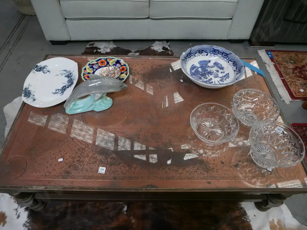 large coffee table with etched copper world map and glass top Image 1++