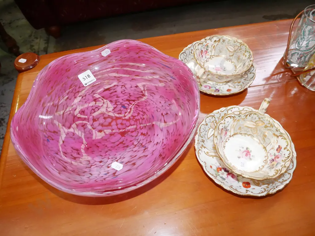 pink glass fruit bowl, 2x floral cups and saucers Image 1++
