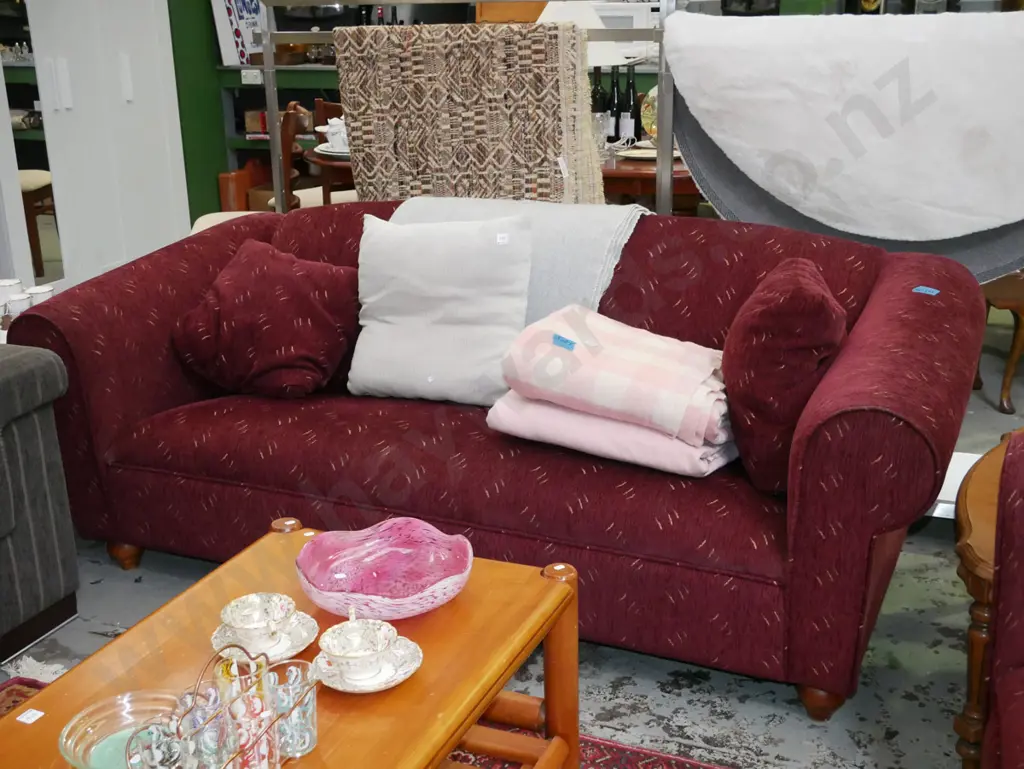 2x maroon patterned chesterfield 3 seater settees Image 1++
