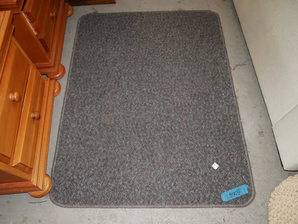 edged grey floor mat L-1270 W-960 Image 1++