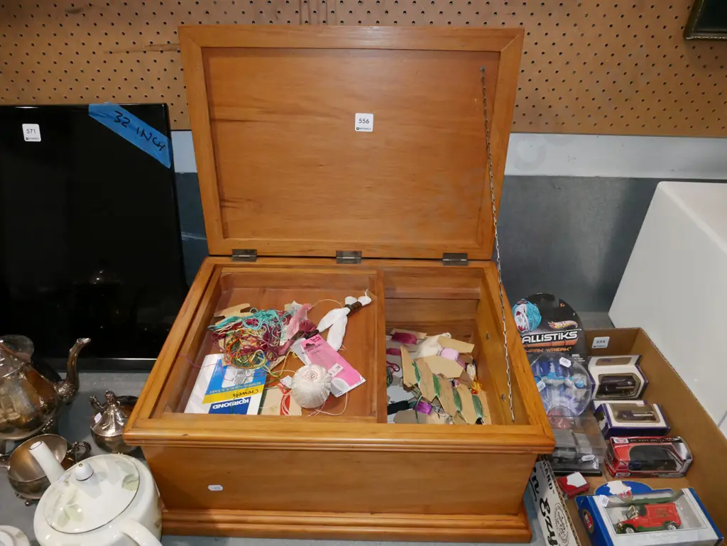 rimu handled storage chest with internal tray and sewing threads Image 1++