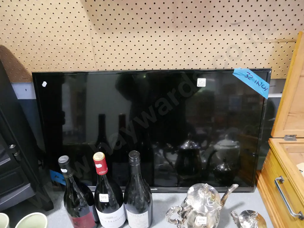 Panasonic 32" TV - no remote Image 1++