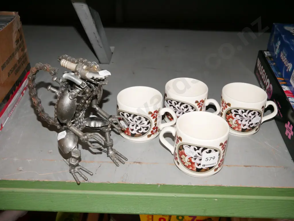 4x Crown Lynn coffee cups, Alien figurine Image 1++