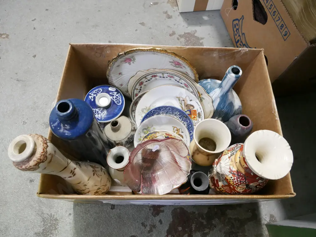 box; vases, glass bowls, plates etc Image 1++