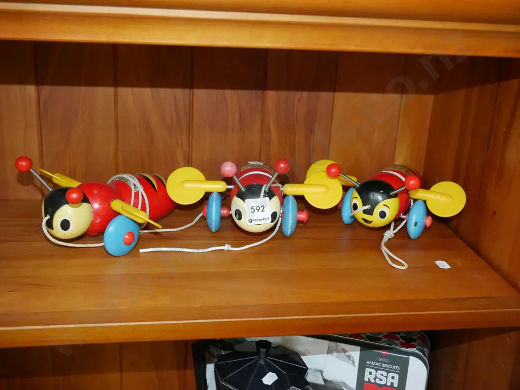 3x Buzzy Bees Image 1++