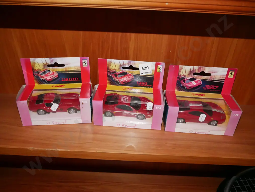 3x boxed scale models of Ferrari cars Image 1++