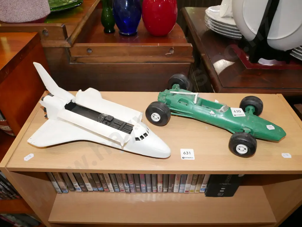 toy racing car, space shuttle Image 1++