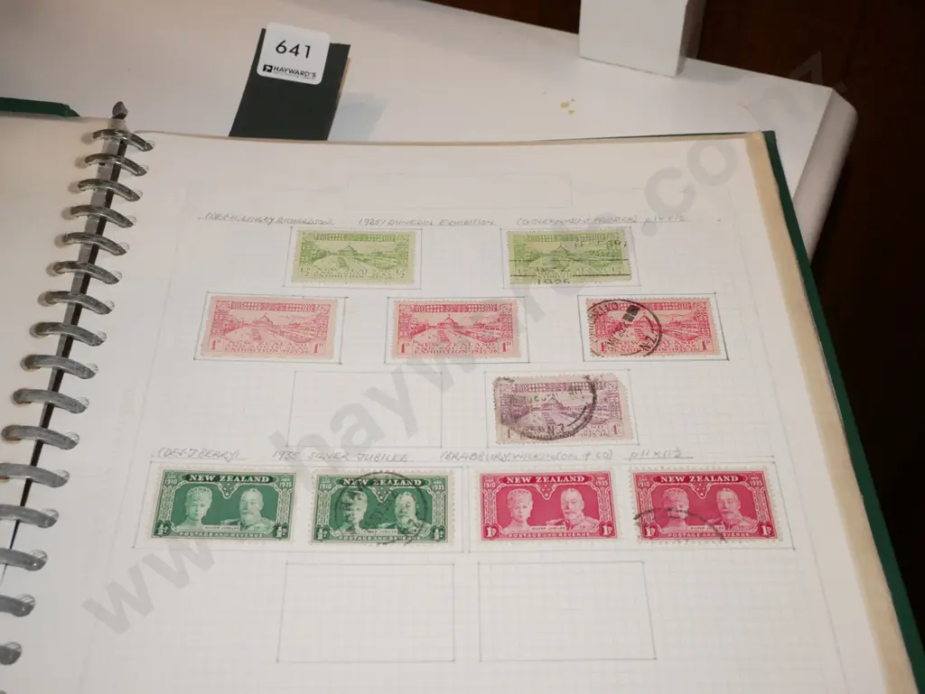 2x stamp albums Image 1++