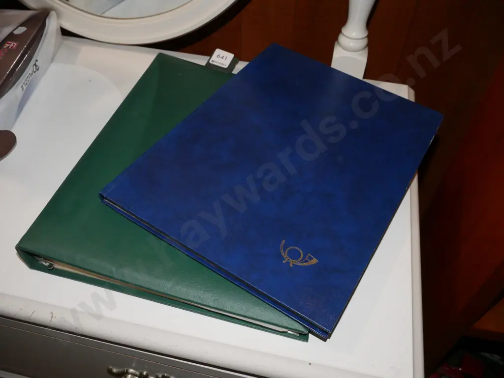 2x stamp albums Image 1++