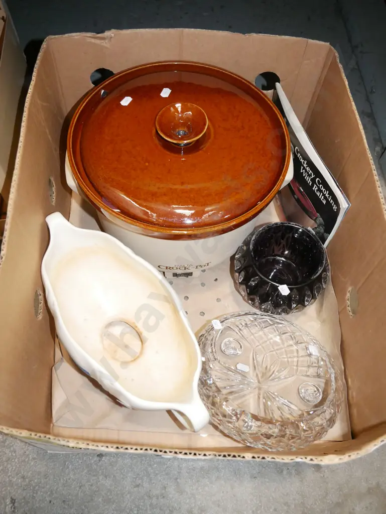crock pot, crystal bowl, Beswick vase with chip, glass vase Image 1++