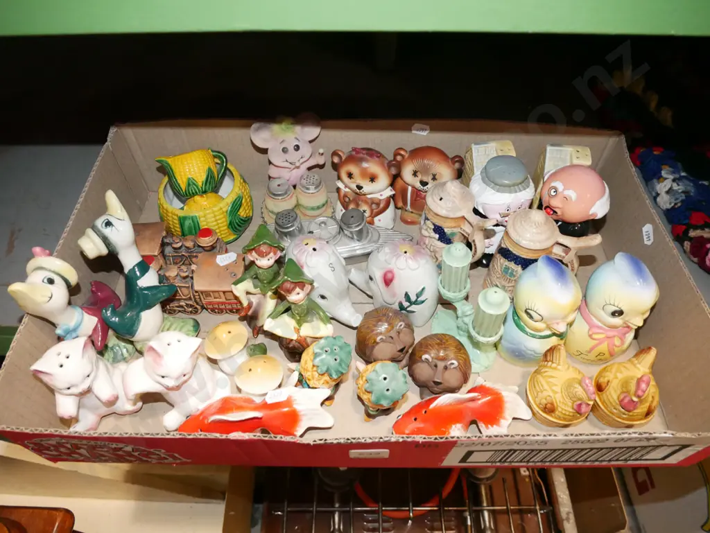 box of novelty salt and peppers Image 1++