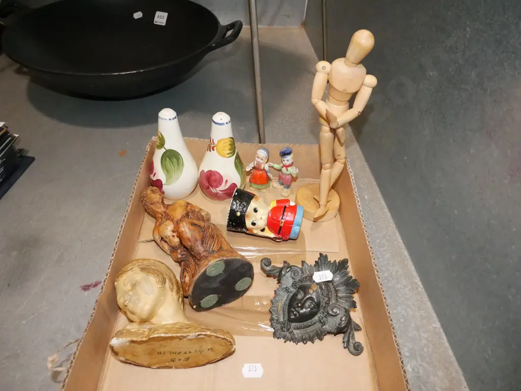 box; figurines, artist's models etc Image 1++