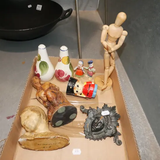 box; figurines, artist's models etc