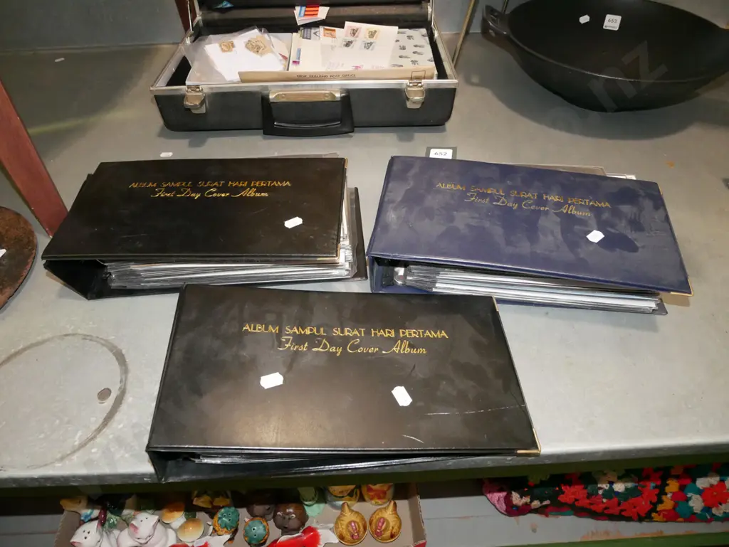 3x first day cover albums Image 1++