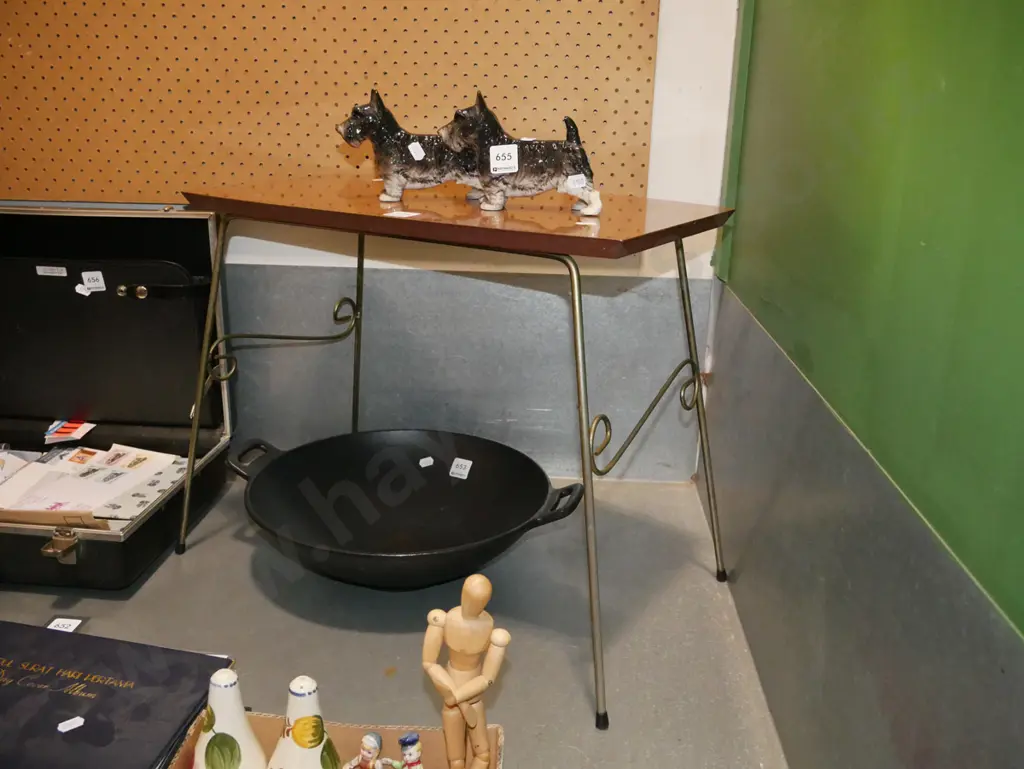 formica top end table Image 1++