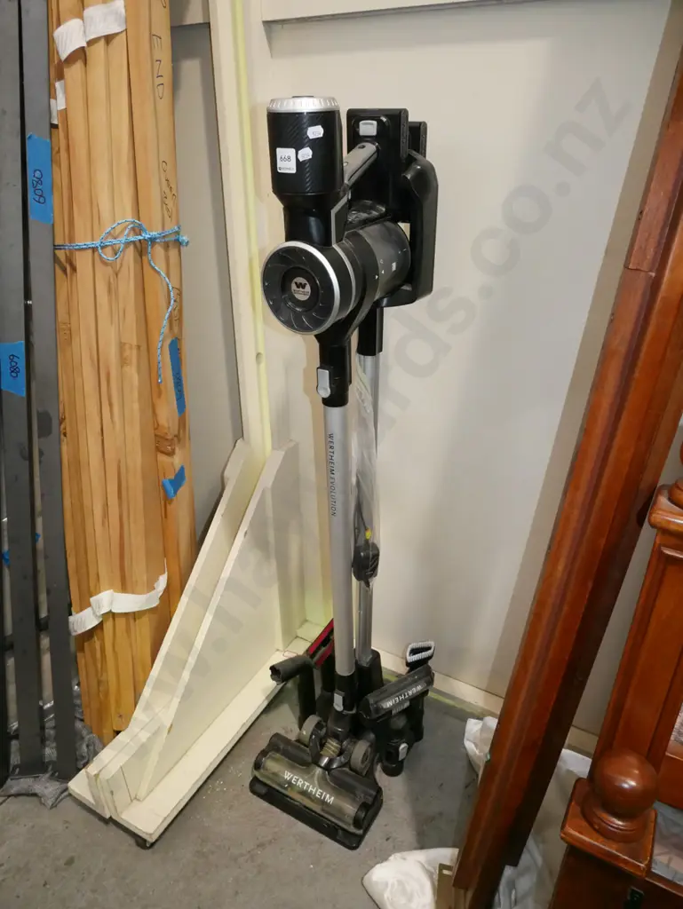 Wertheim battery powered stick vacuum Image 1++