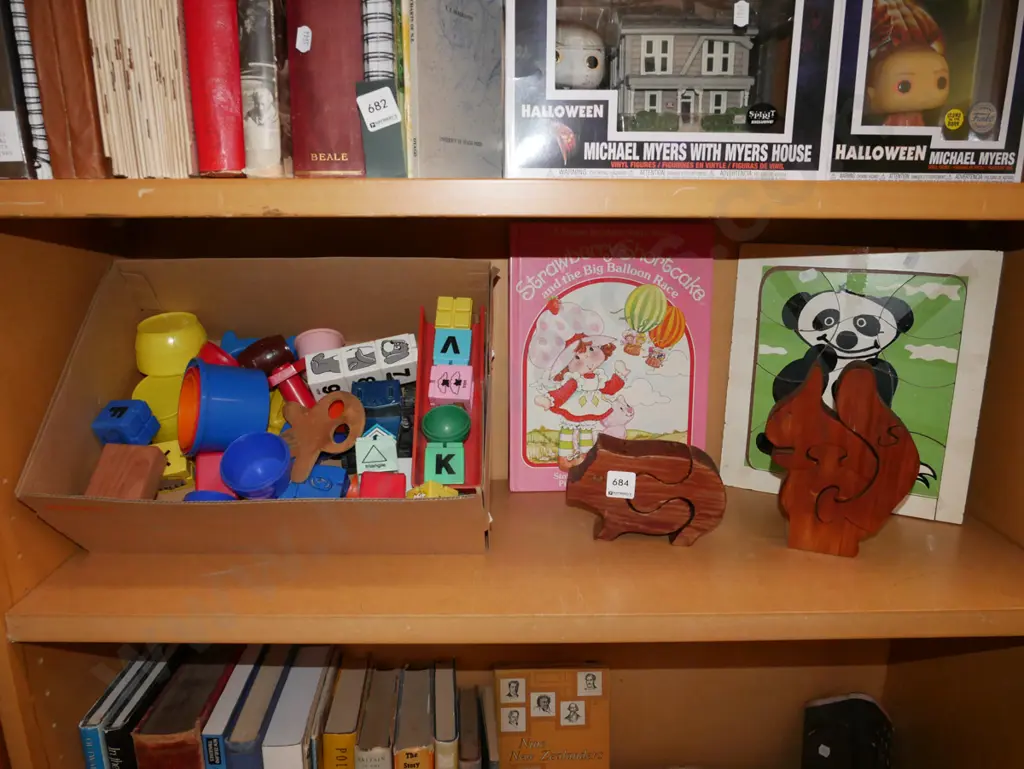 shelf; children's toys Image 1++