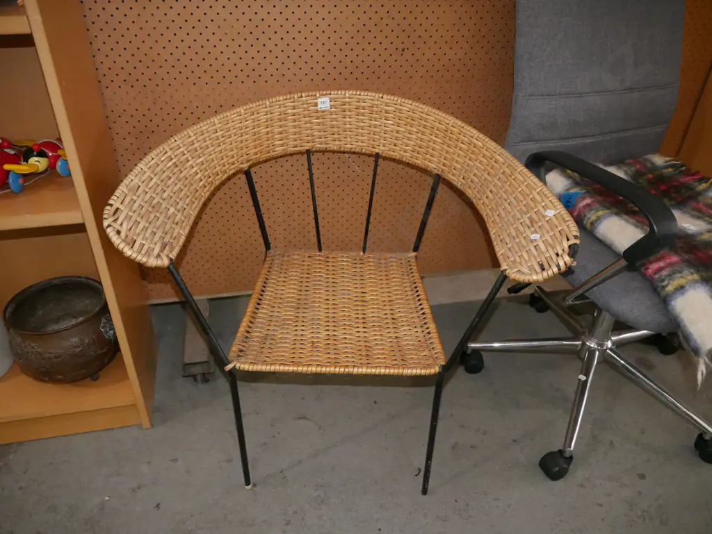 woven plastic and metal armchair Image 1++