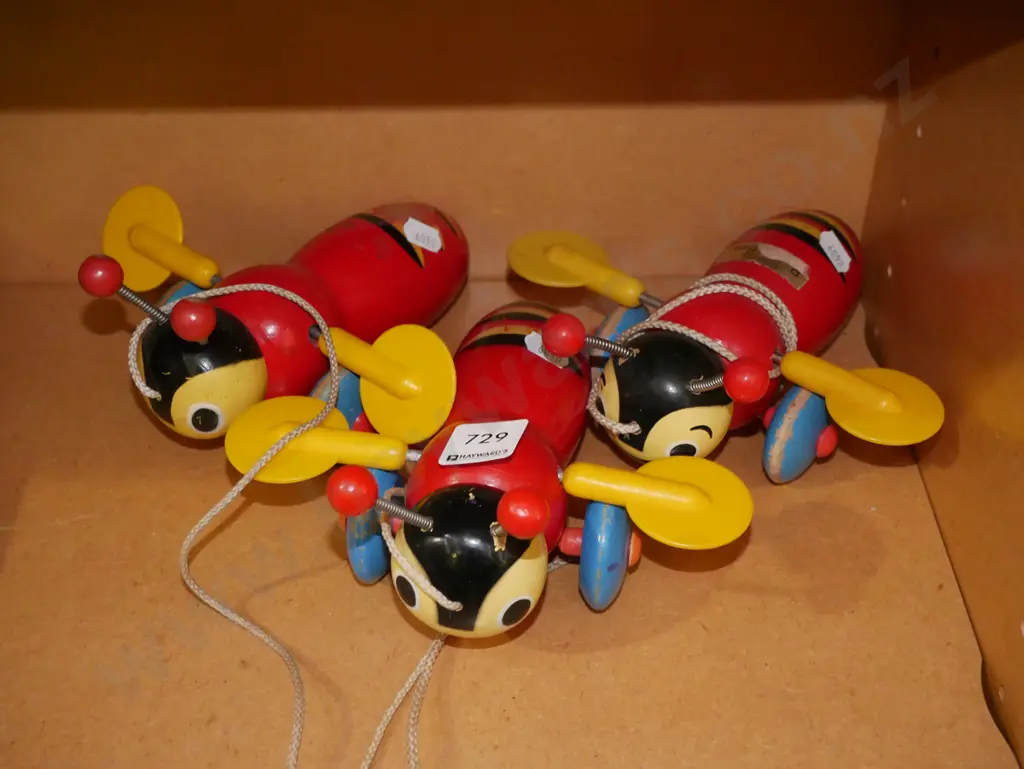 3x wooden Buzzy Bees Image 1++