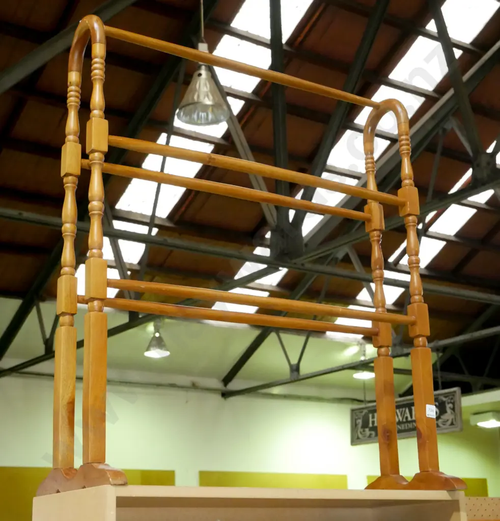 wooden towel rail  Image 1++