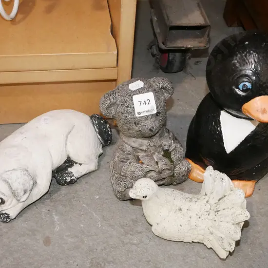 5x small garden ornaments