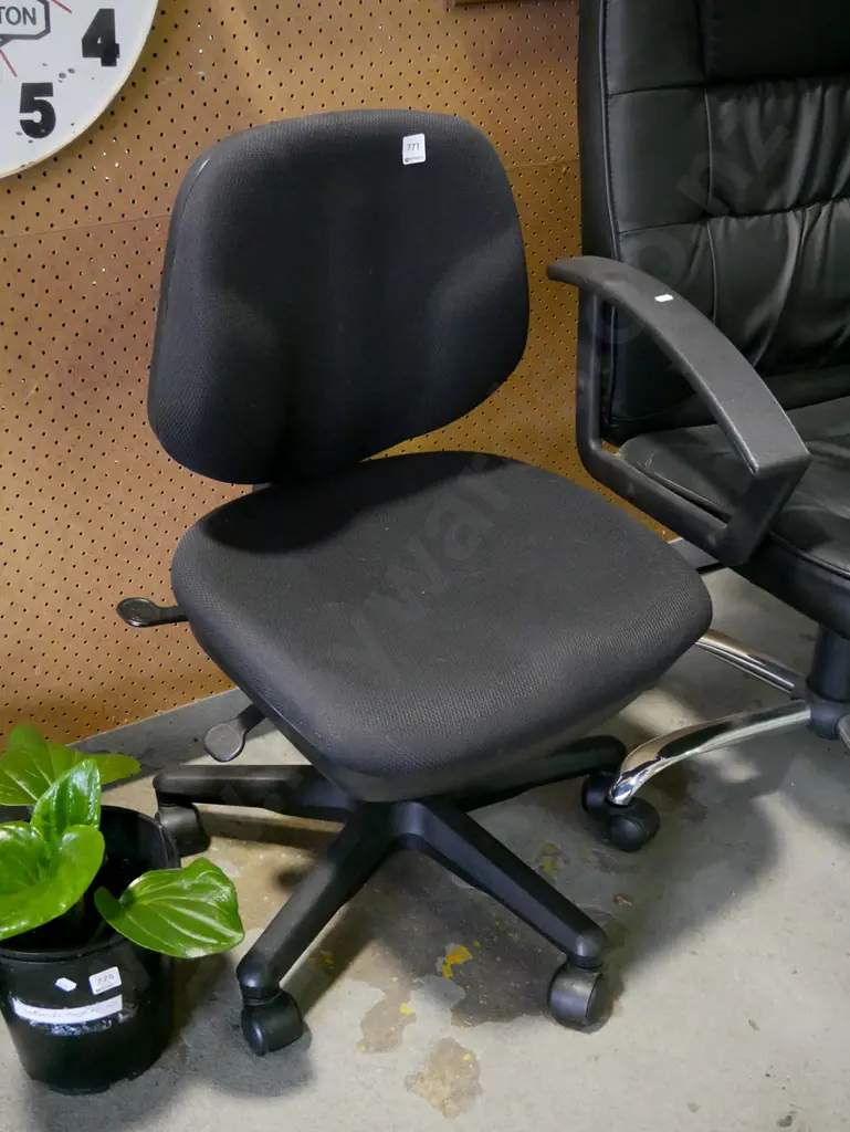 black office chair Image 1++