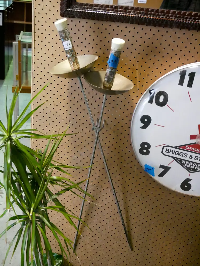 pair of ornamental swords Image 1++