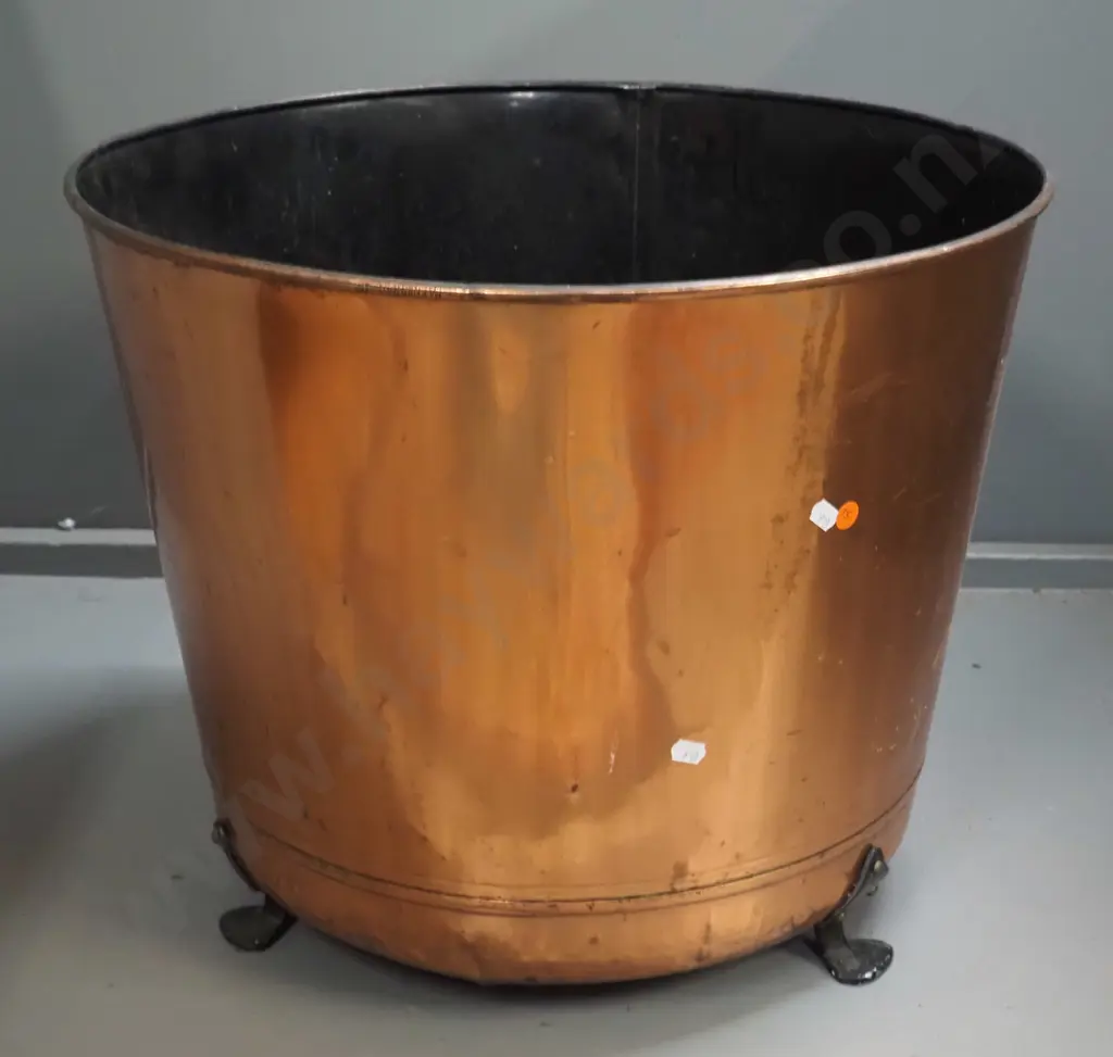 large copper wood bin with 3 cast iron feet - some age wear and dents H-420 D-520 Image 1++