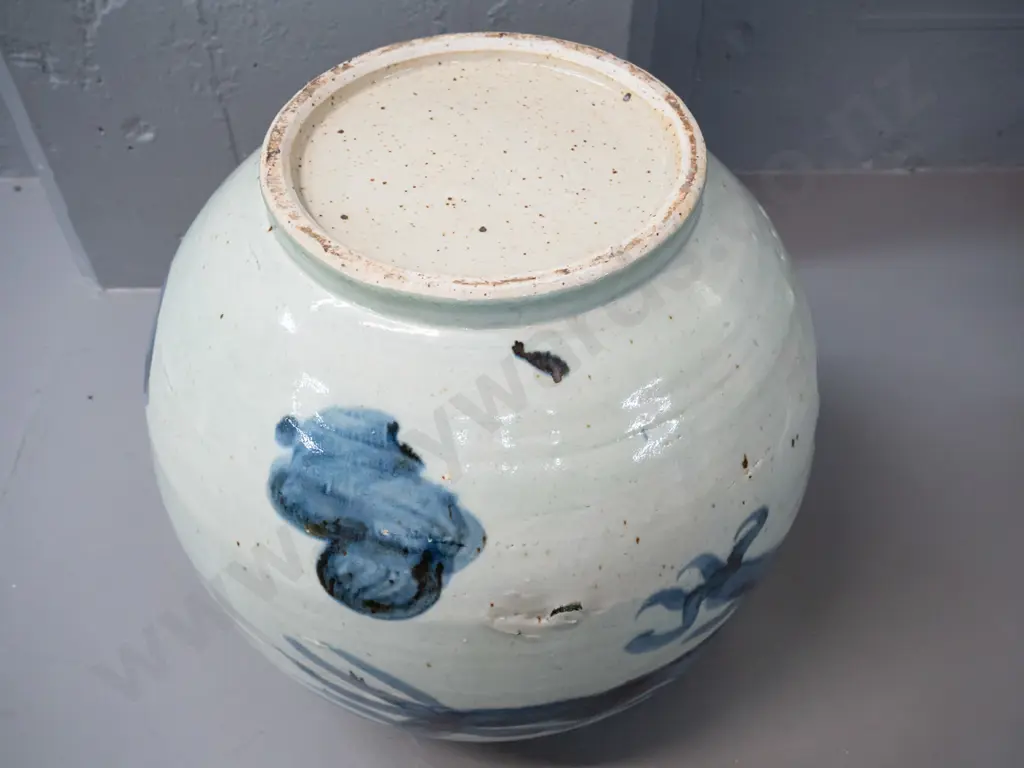 large asian orb-shaped pottery vase with dragon decoration H-380 D-380 Image 1++