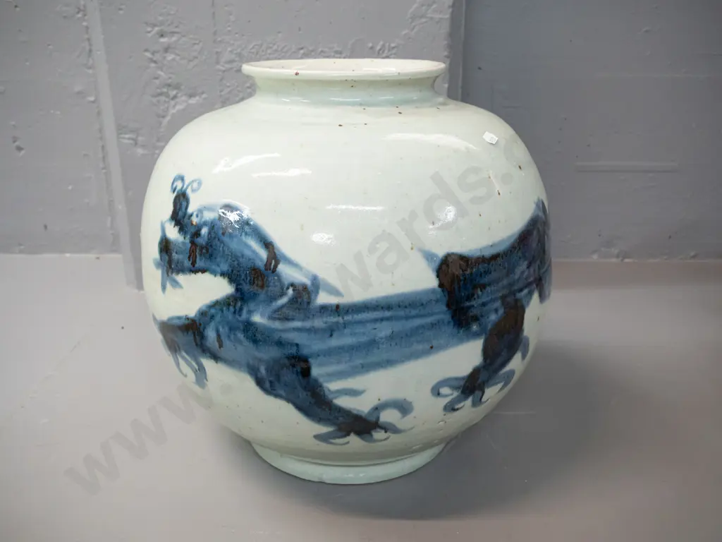 large asian orb-shaped pottery vase with dragon decoration H-380 D-380 Image 1++