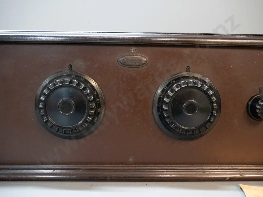 vintage wood-cased valve radio and separate speaker cabinet, both marked Sonora. Radio cabinet H-230 W-750 D-270 Image 1++
