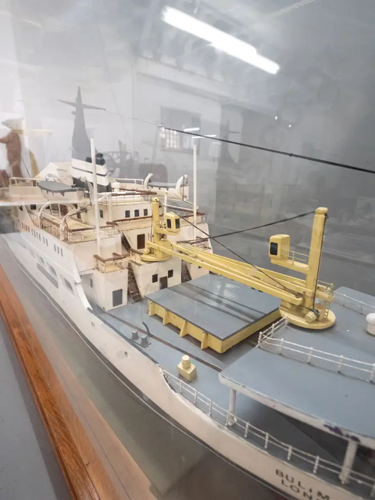 large motorised model cargo ship "Bulimba" in large timber and perspex display case, with remote control. Borer in case, Image 1++