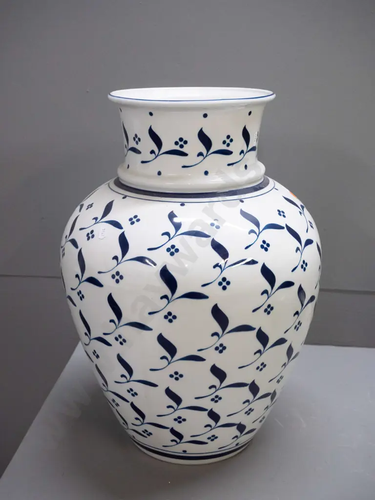 large blue and white vase marked Cardinal Phillipines on base H-480 D-320 Image 1++