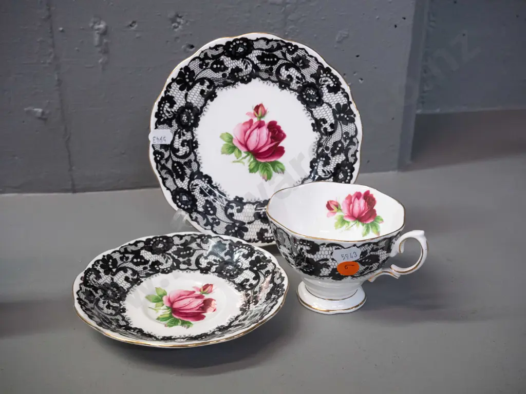 Royal Albert "Senorita" trio Image 1++
