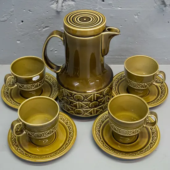 retro olive green Beswick "Zorba" coffee pot and 4 coffee cups & saucers. A few scratches on saucers, slight firing