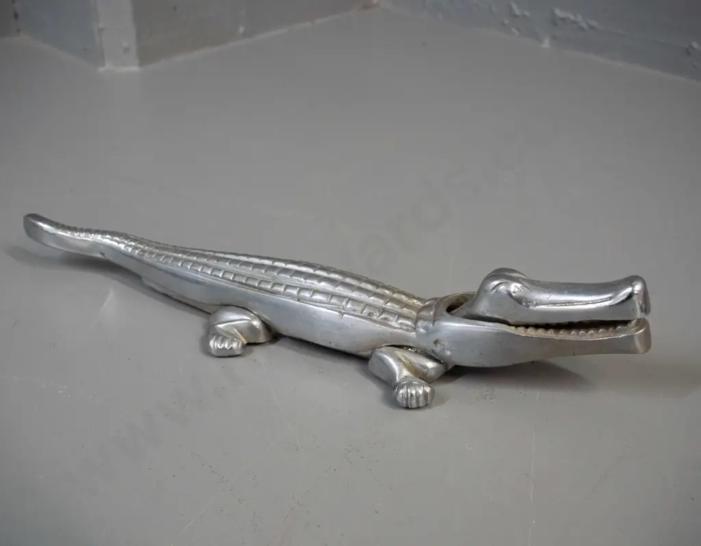large chromed metal crocodile nutcracker L-360 Image 1++