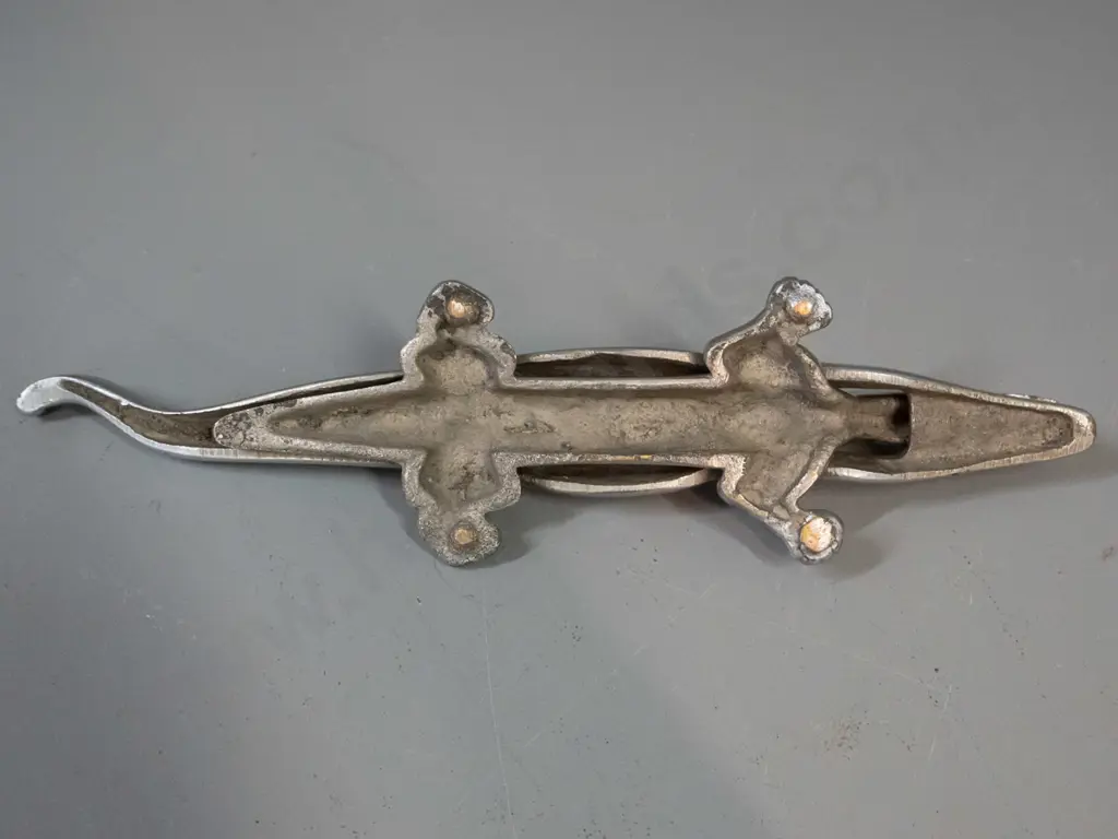large chromed metal crocodile nutcracker L-360 Image 1++