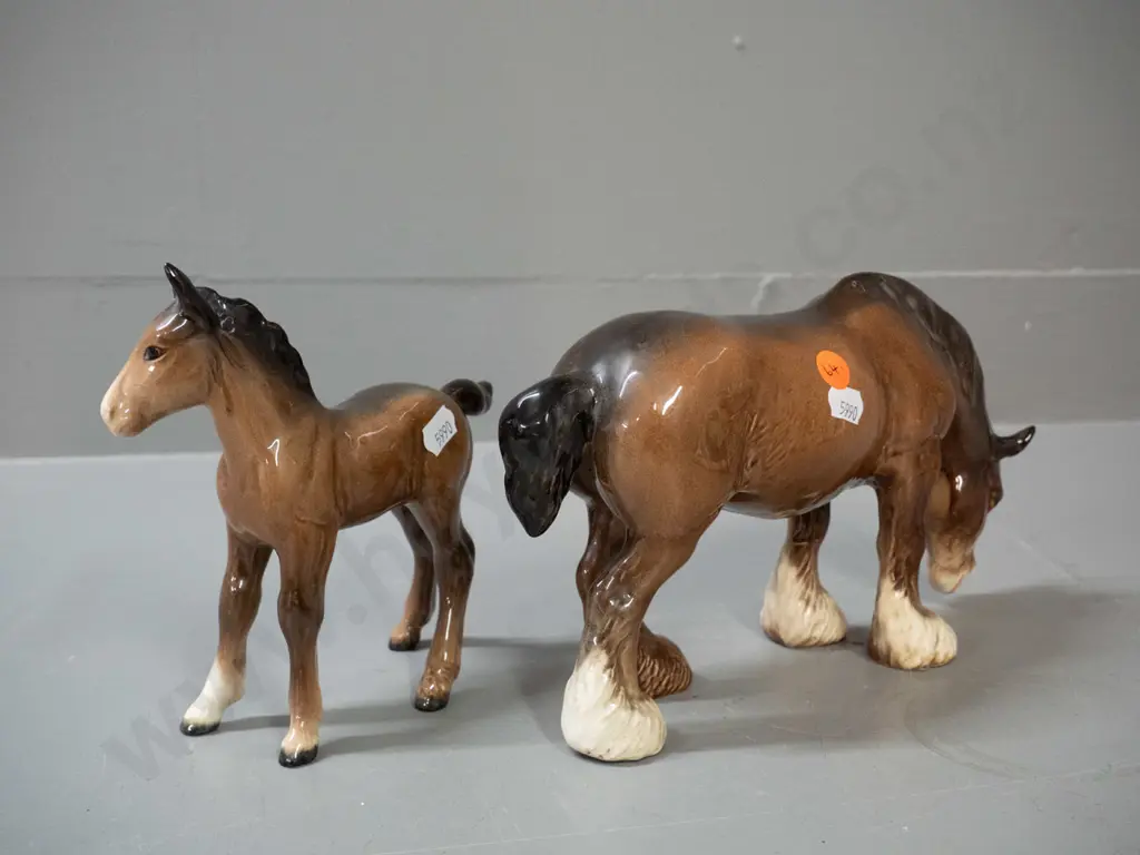 2 Beswick horse figures - draft horse H-140 L-230 and a foal H-150 L-150 Image 1++