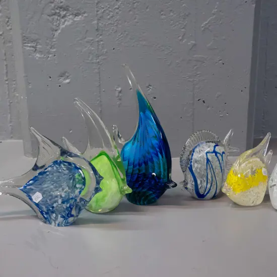 6 art glass fish - mixed colours, one has small chip to bottom edge - tallest is H-220 L-165
