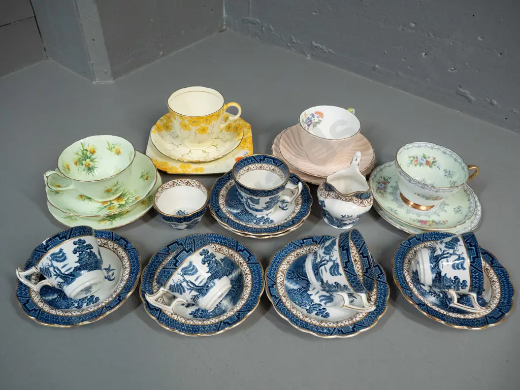 4 trios - Hammersley, Shelley Crochet, etc. - and Booths Real Old Willow cream, sugar and 5 coffee cups & saucers with Image 1++
