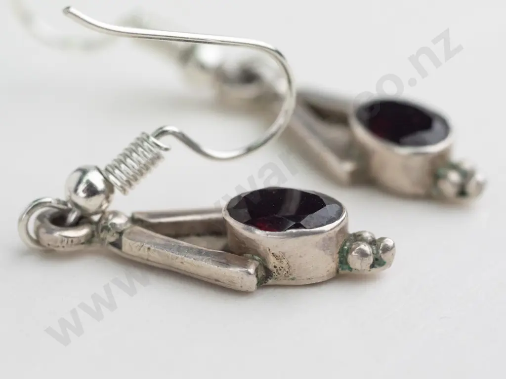 2 pairs of silver earrings both stamped 925 Image 1++