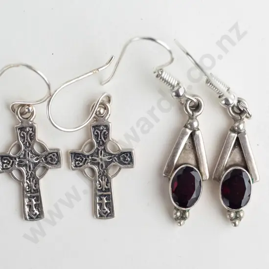 2 pairs of silver earrings both stamped 925