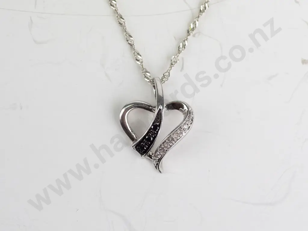 silver heart necklace stamped 925 Image 1++