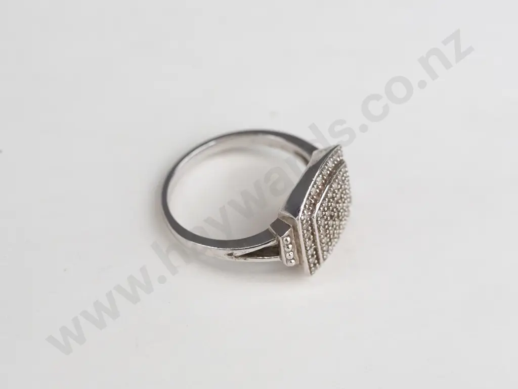 silver marcasite ring stamped 925 Image 1++