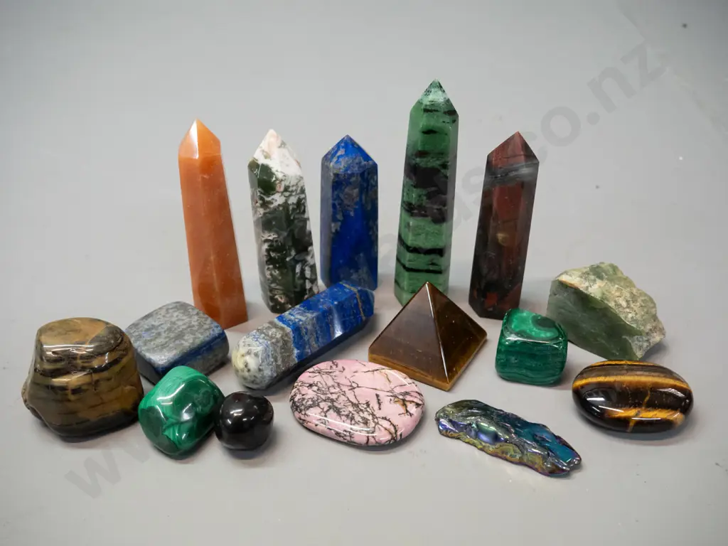 assorted semi-precious stone and mineral specimens - some polished, some obelisk shaped, tallest is H-105 Image 1++