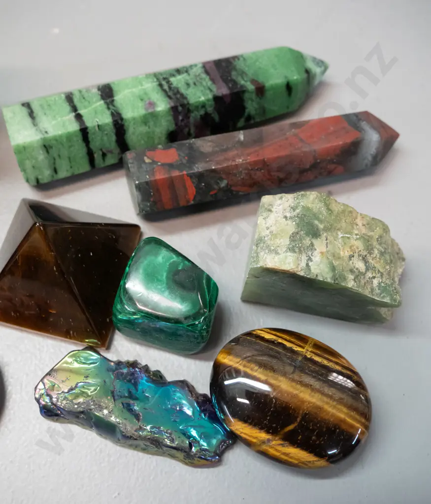 assorted semi-precious stone and mineral specimens - some polished, some obelisk shaped, tallest is H-105 Image 1++